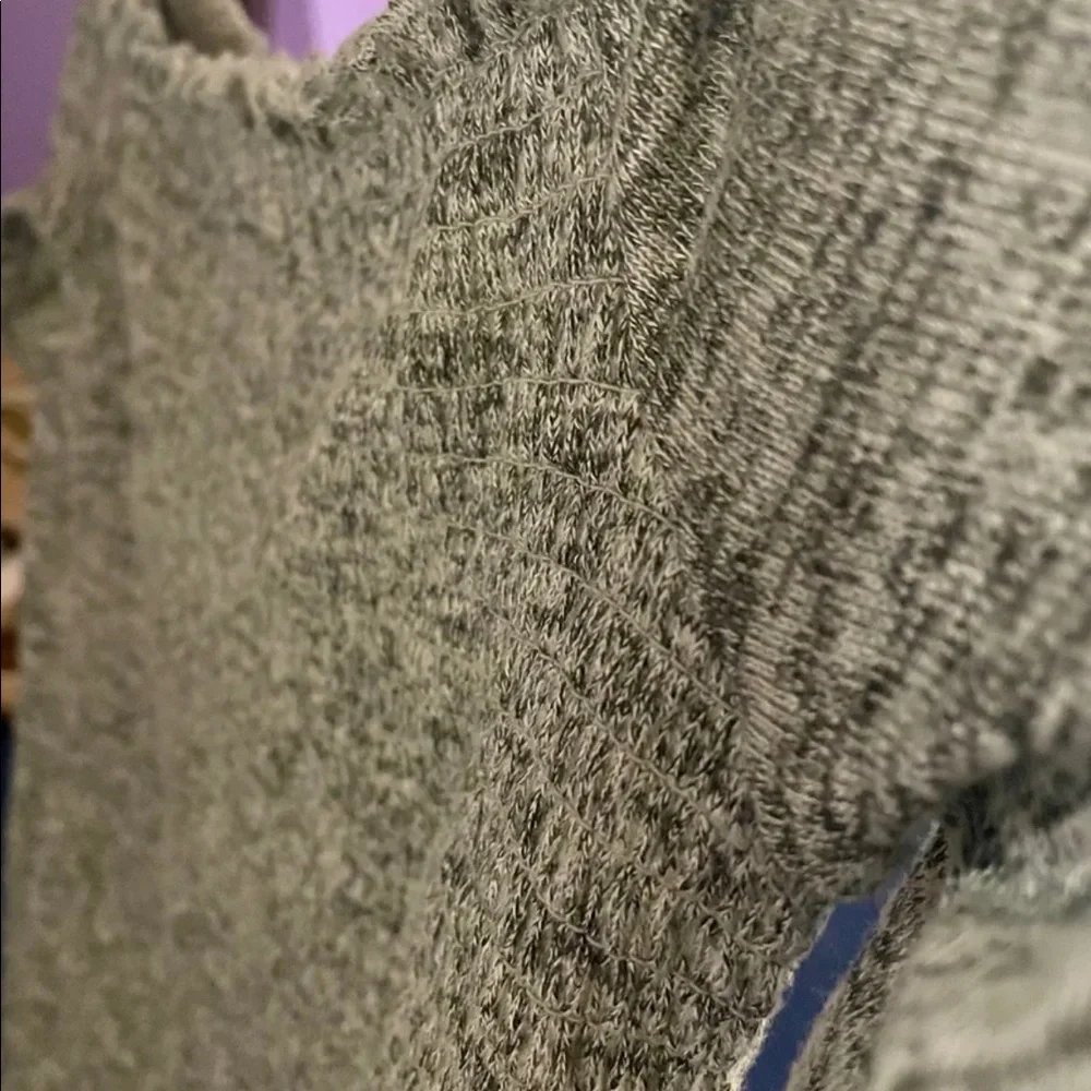Long Sleeve Crop Top - Picture 6 of 6